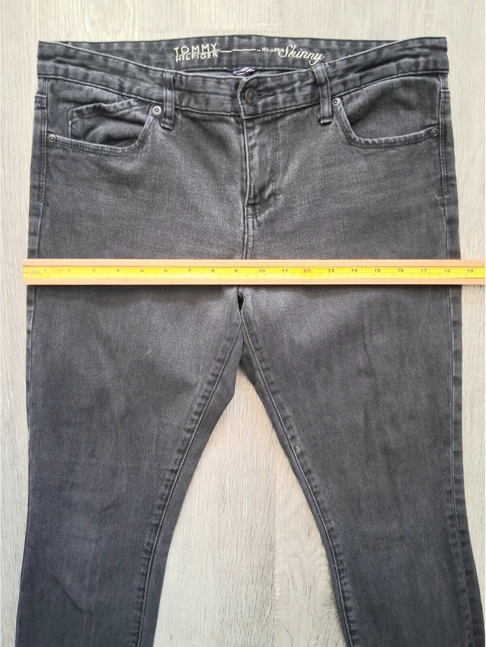 Tommy Hilfiger Women's Size 16, 33x27.5 Charcoal Black Denim Ankle Skinny Jeans - Picture 8 of 15